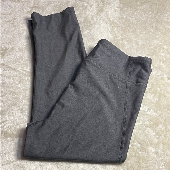 Under Armour Pants - Under Armour Compression Heat Gear Knee Length Leggings - Dark Gray